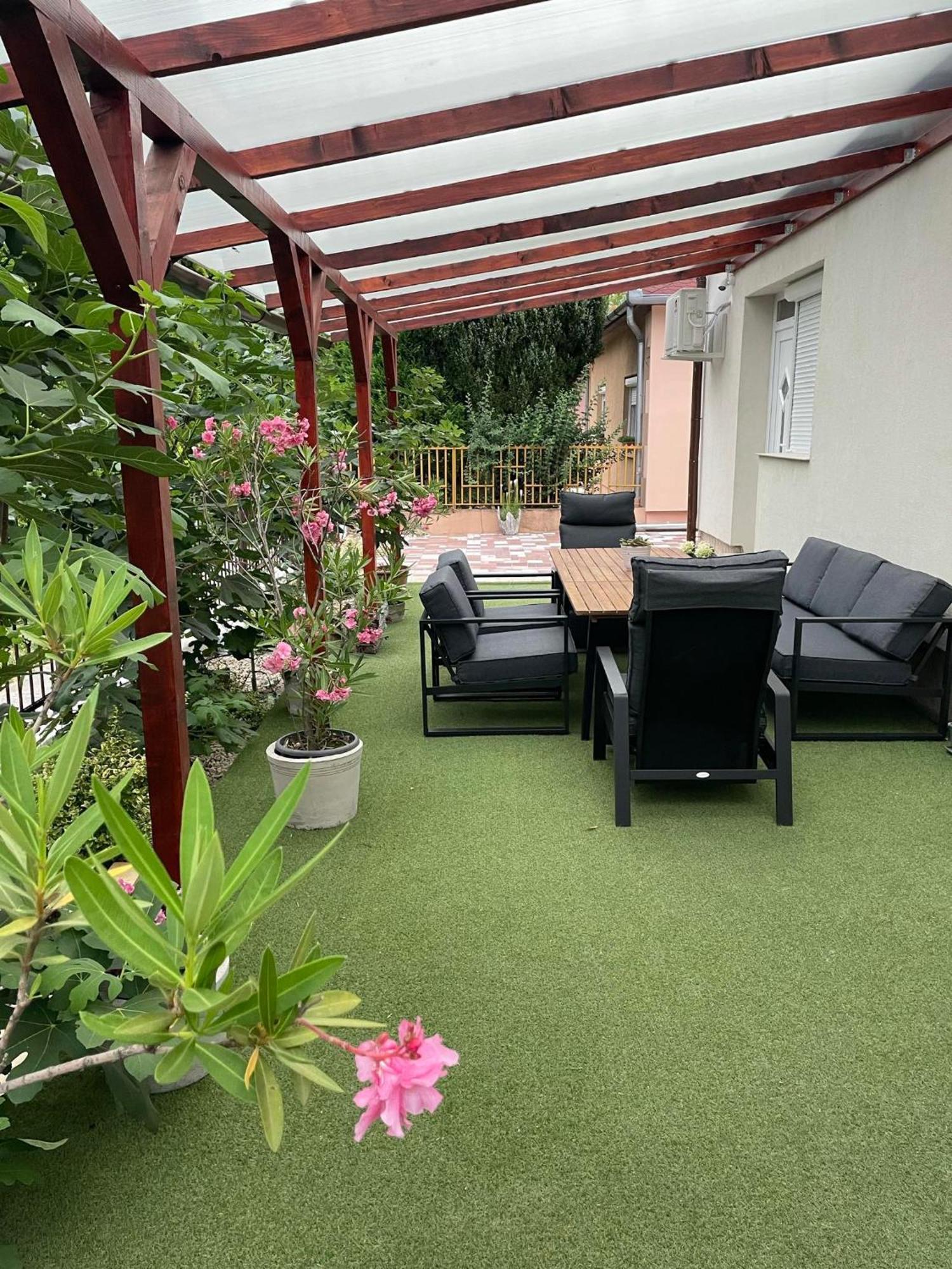 Adam Apartman Hajdúszoboszló Exterior foto
